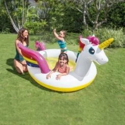 Intex Eenhoorn Sproeierbad- 57441 -Zwembadgigant Winkel intex 57441 unicorn inflated paddling pool for children